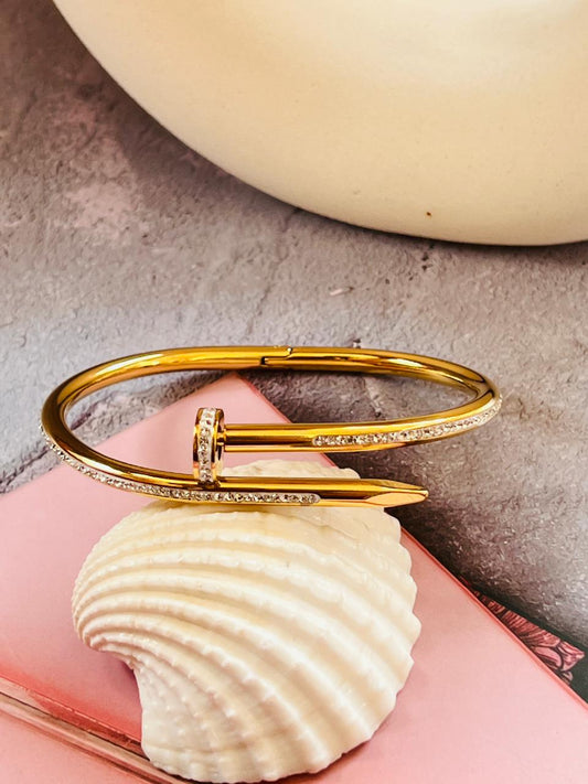 Studded Nails Cuff’s