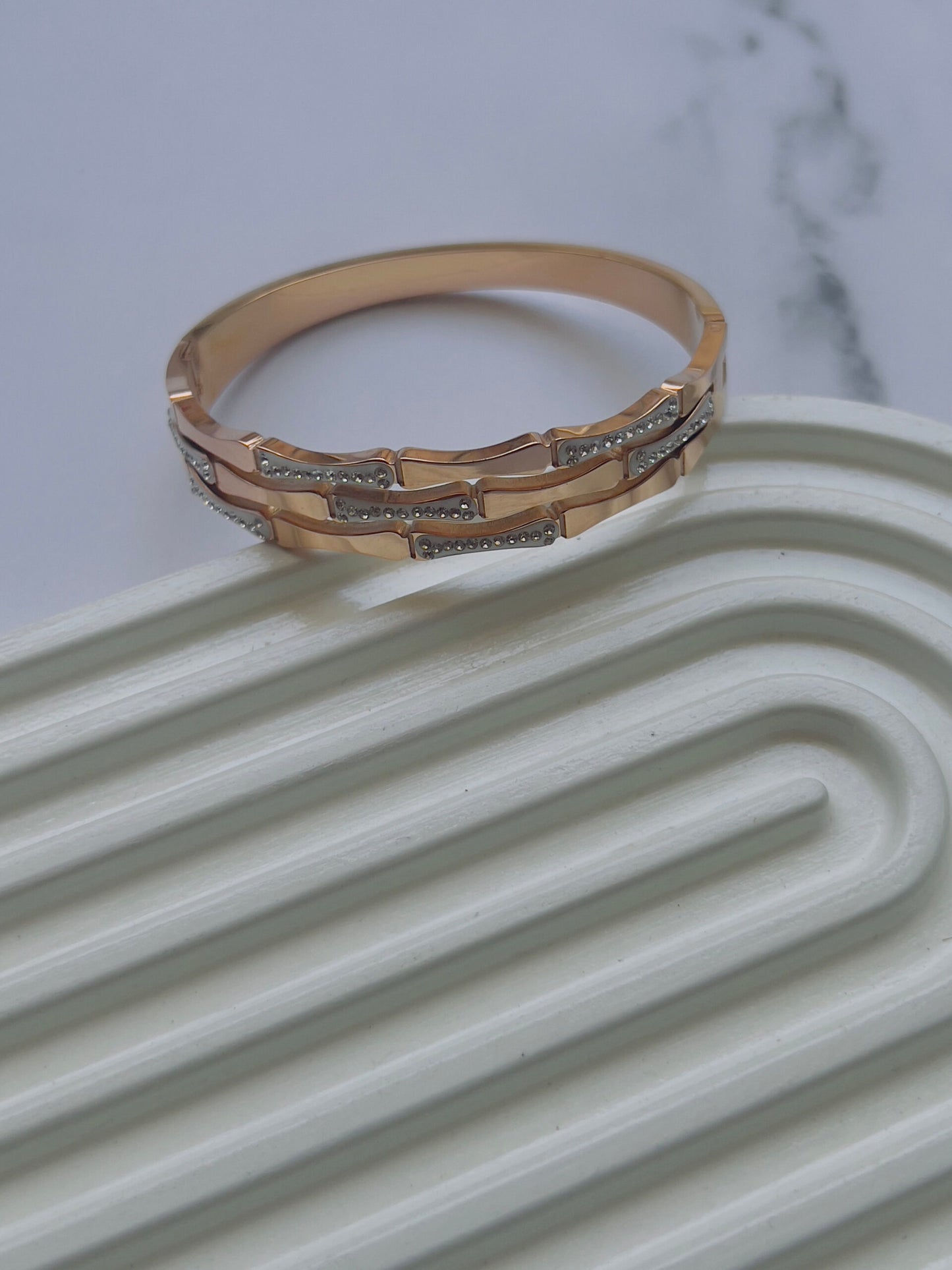 Thick line Studded bracelet