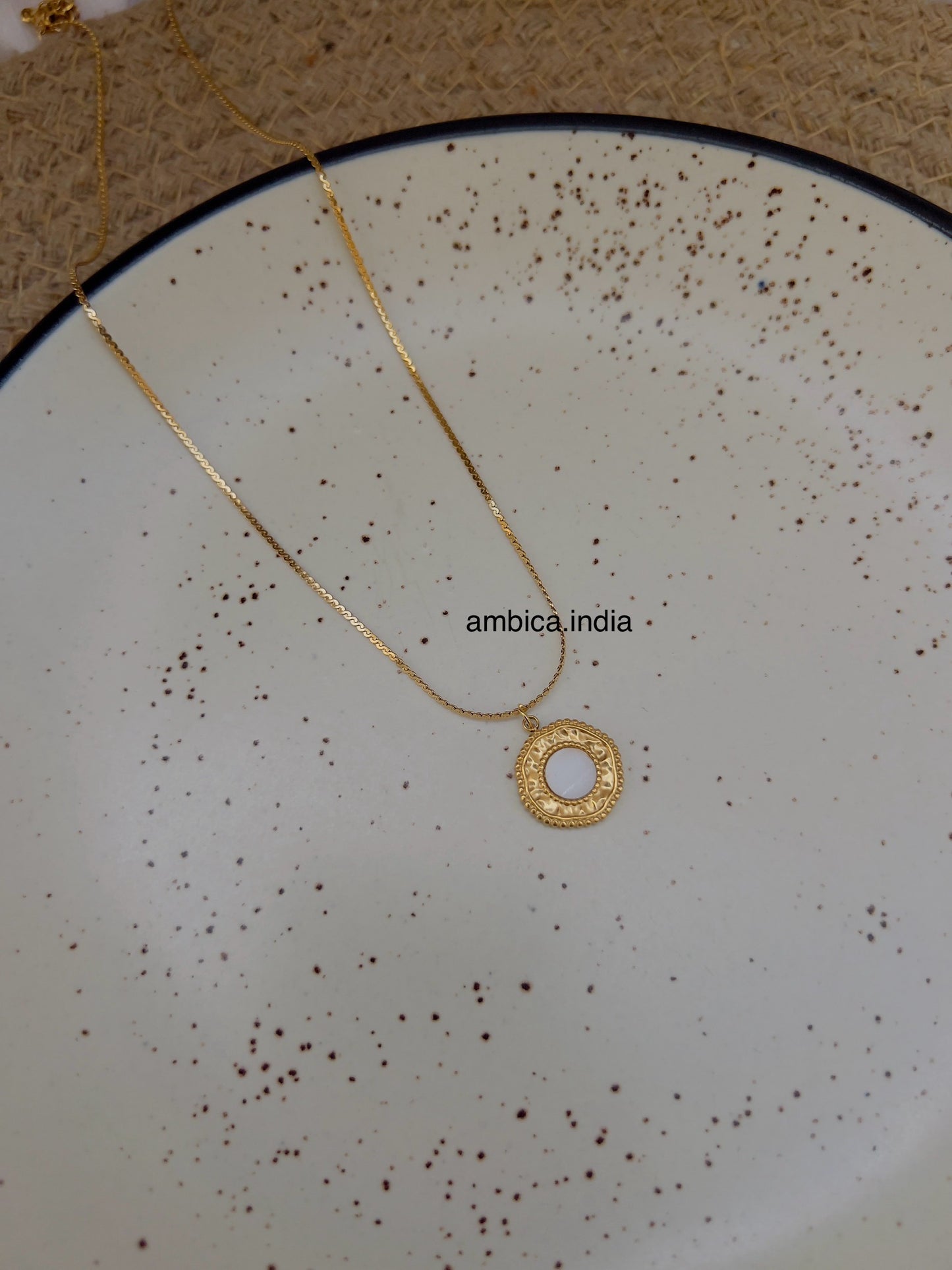 Round necklace