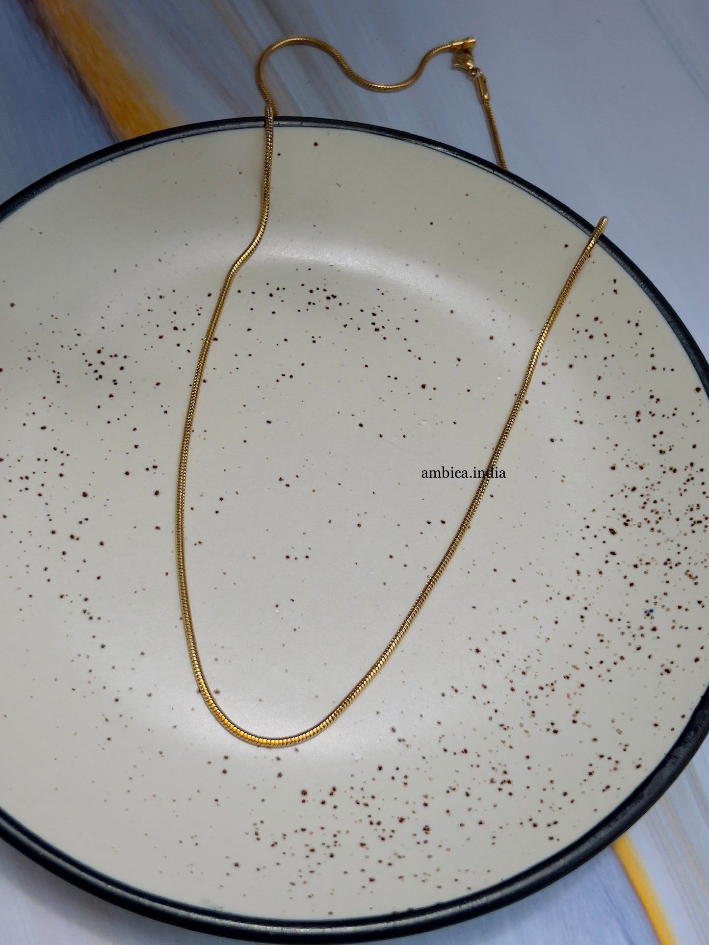 Thin plain chain