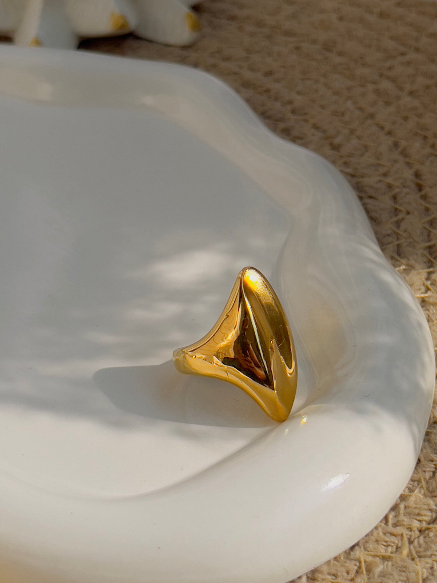 Oval shap thick ring