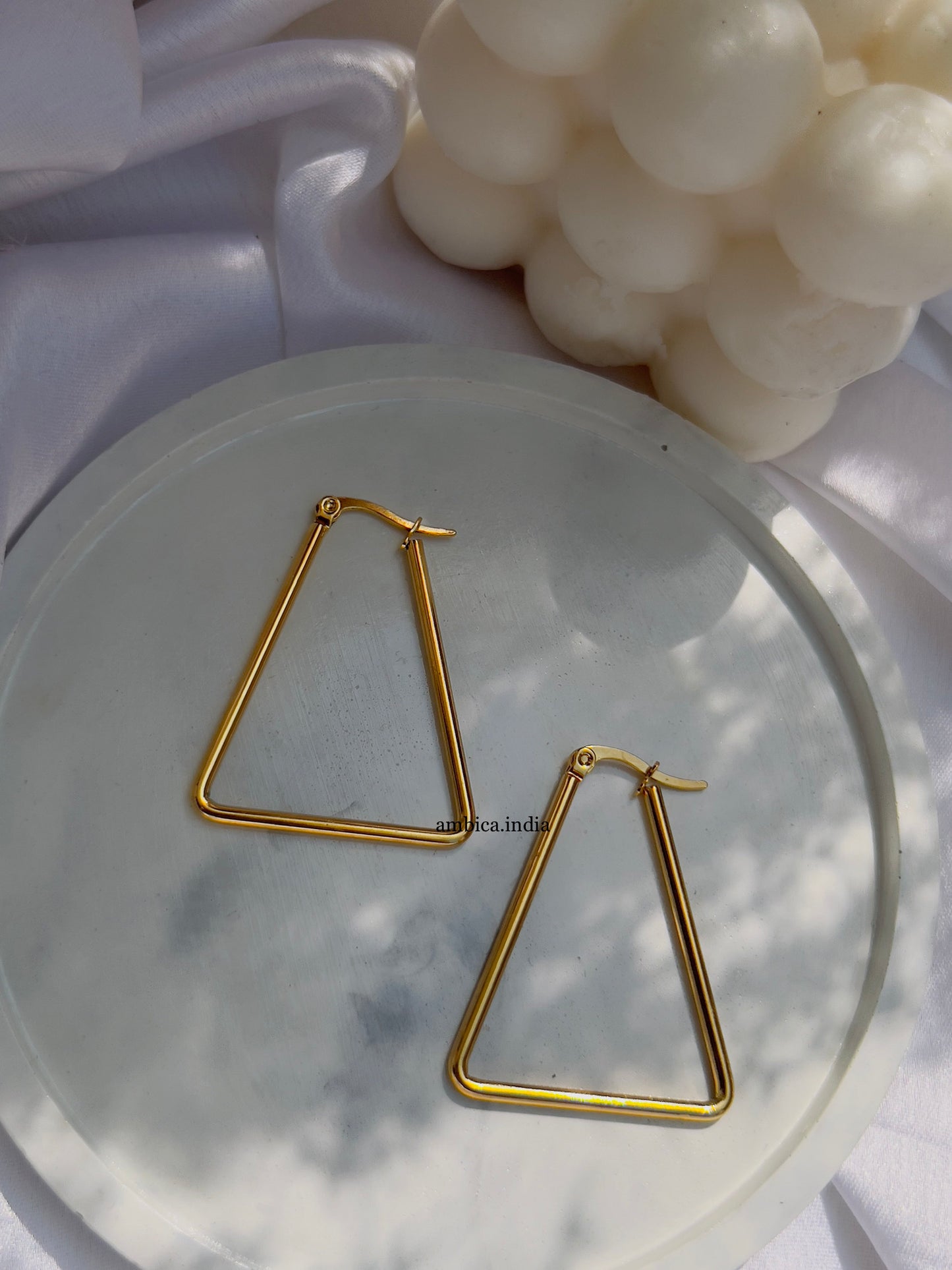 Triangle plain hoops 18k gold plated