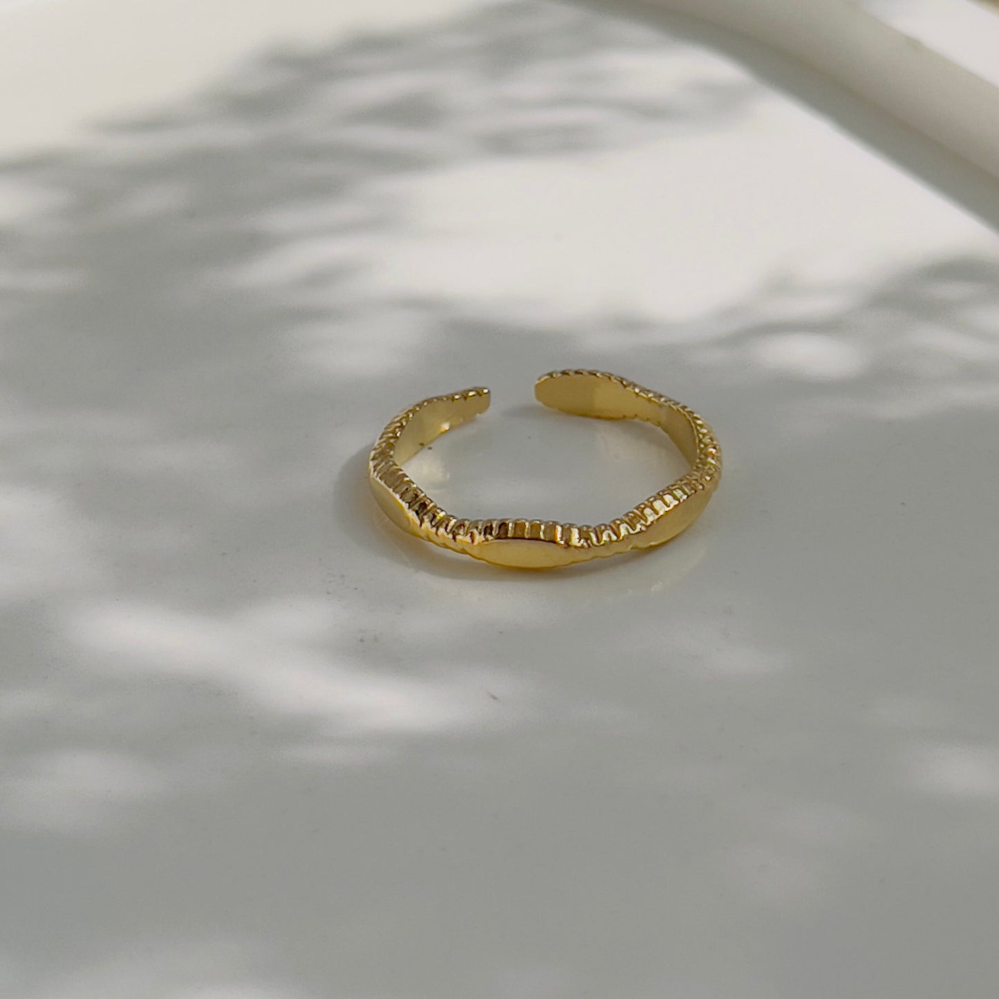 Thin band ring