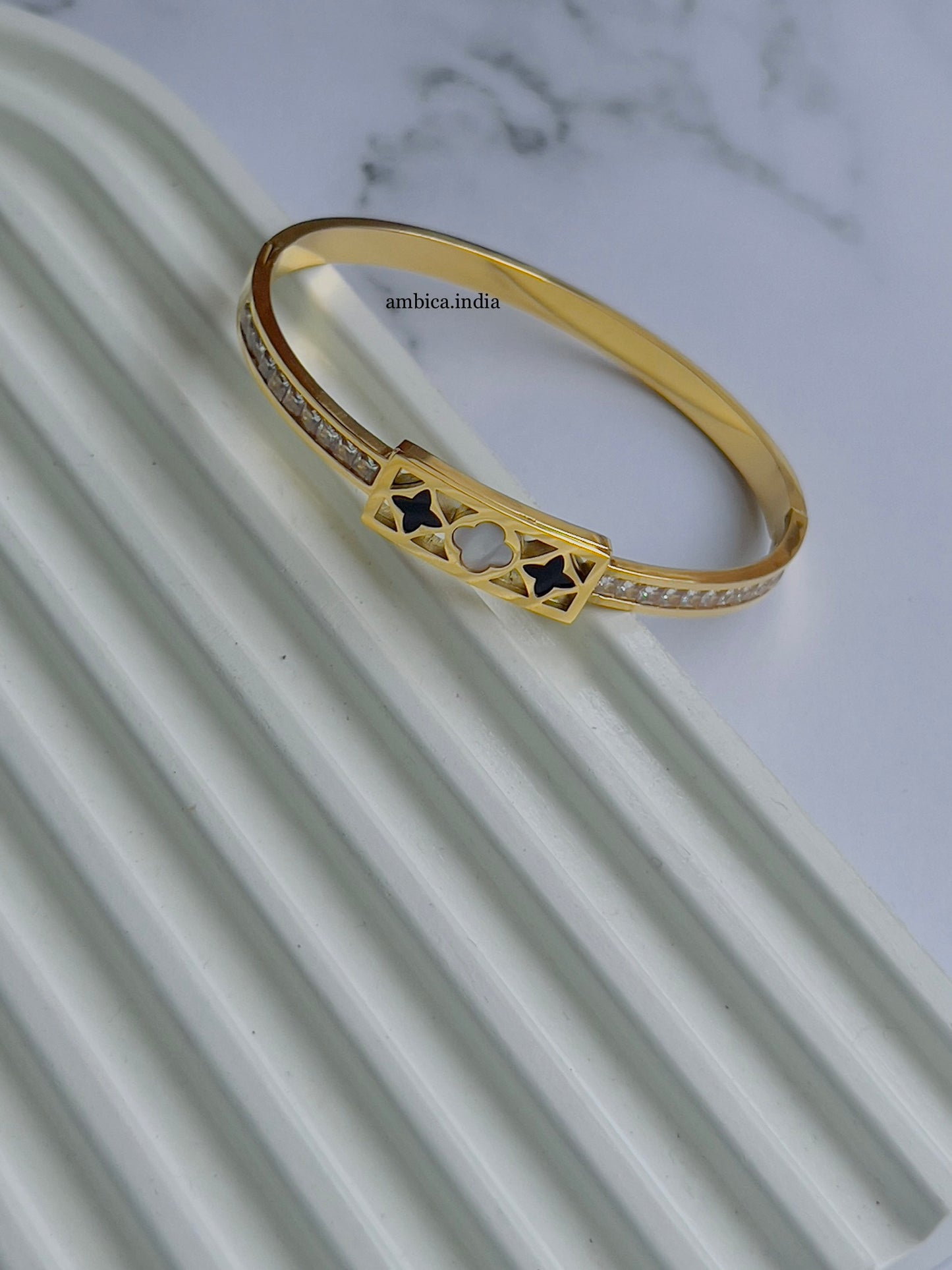 Clover black bracelet