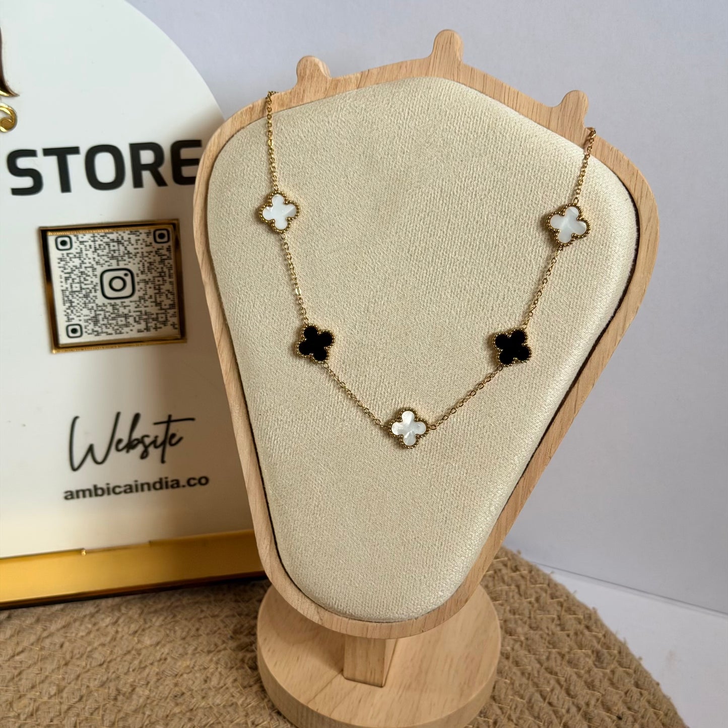Clover reversible necklace
