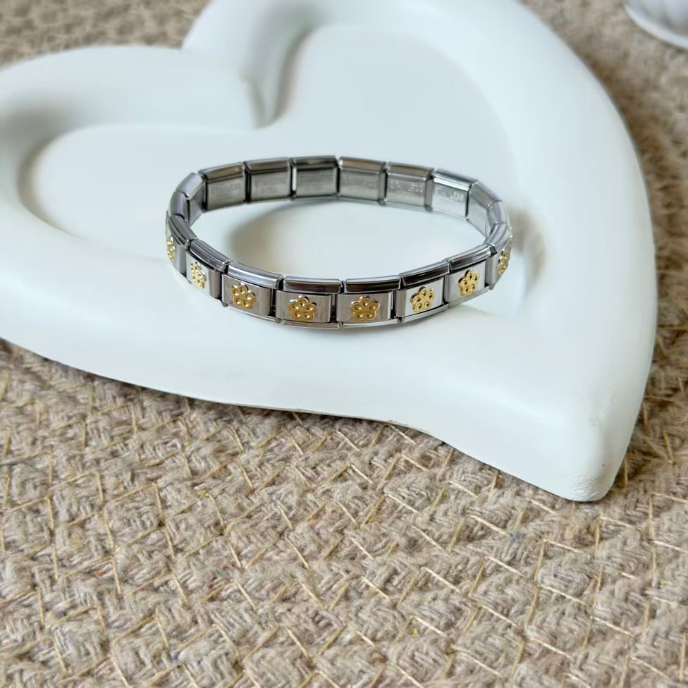 Flower charm bracelet