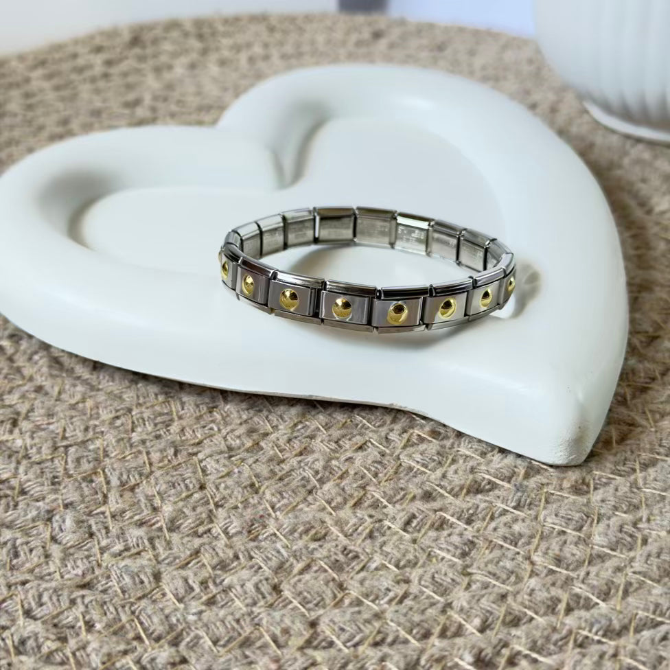 Round charm bracelet