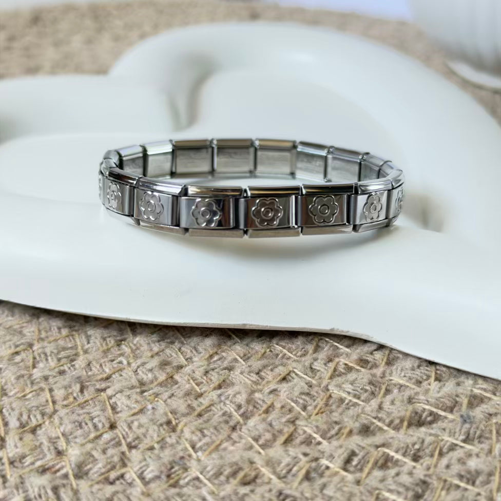 Flower charm bracelet