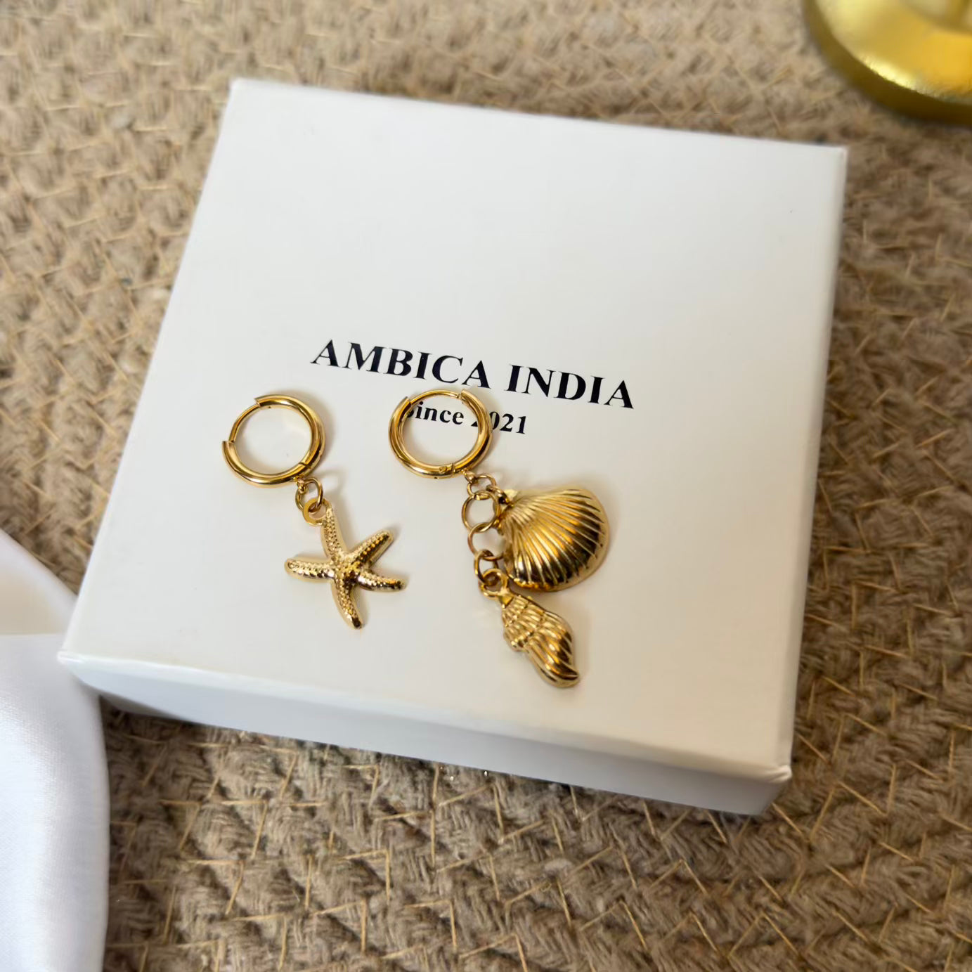 Shell star mismatch earrings