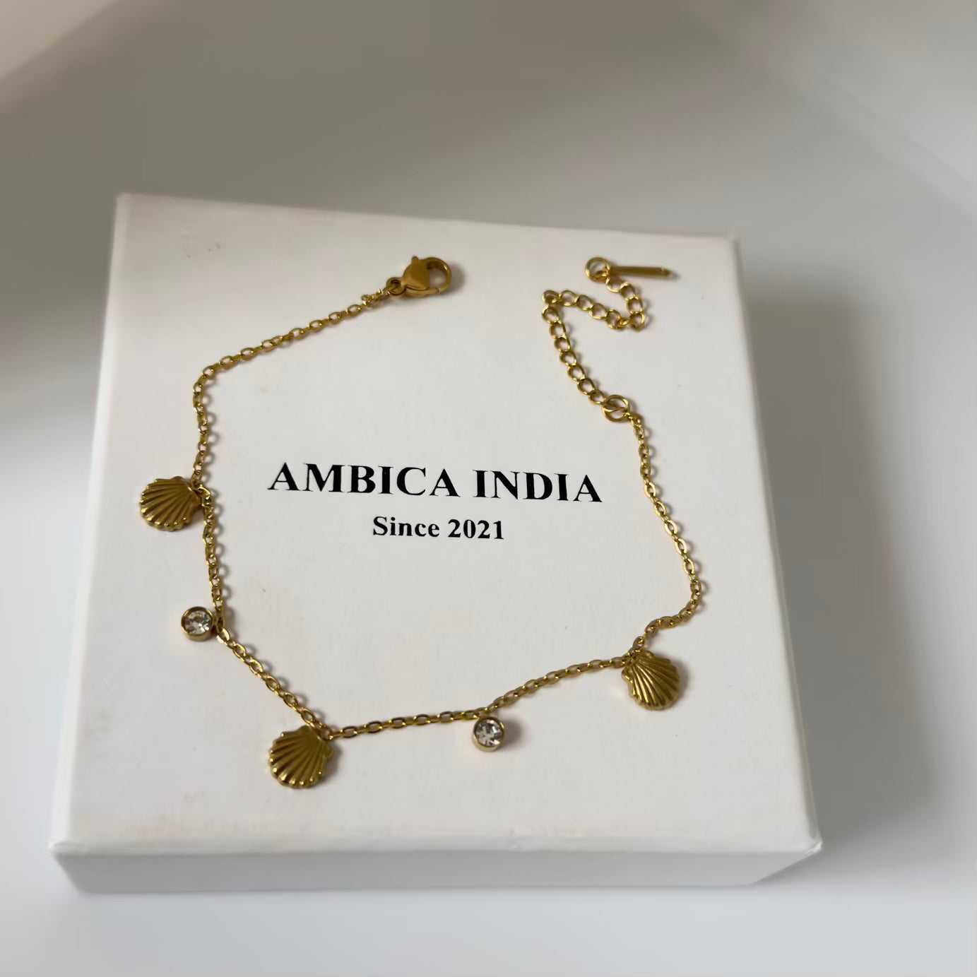 Shell with white crystal bracelet