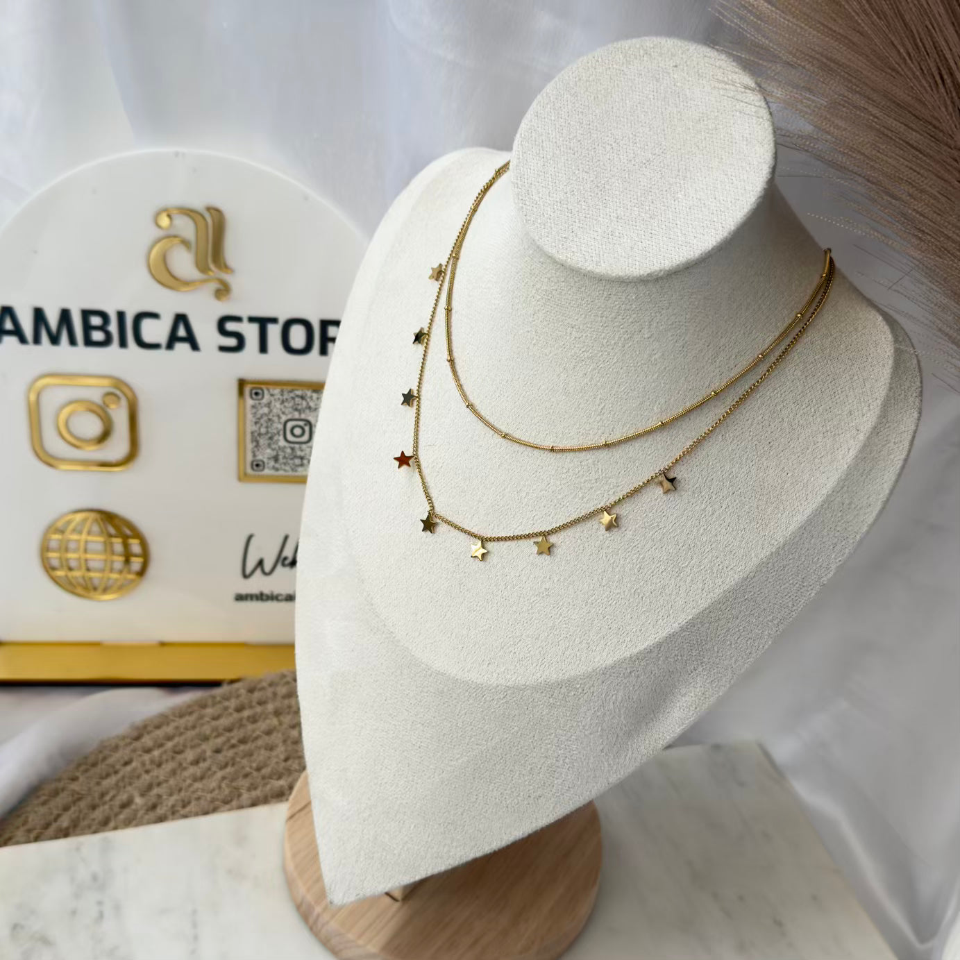 Star layer necklace