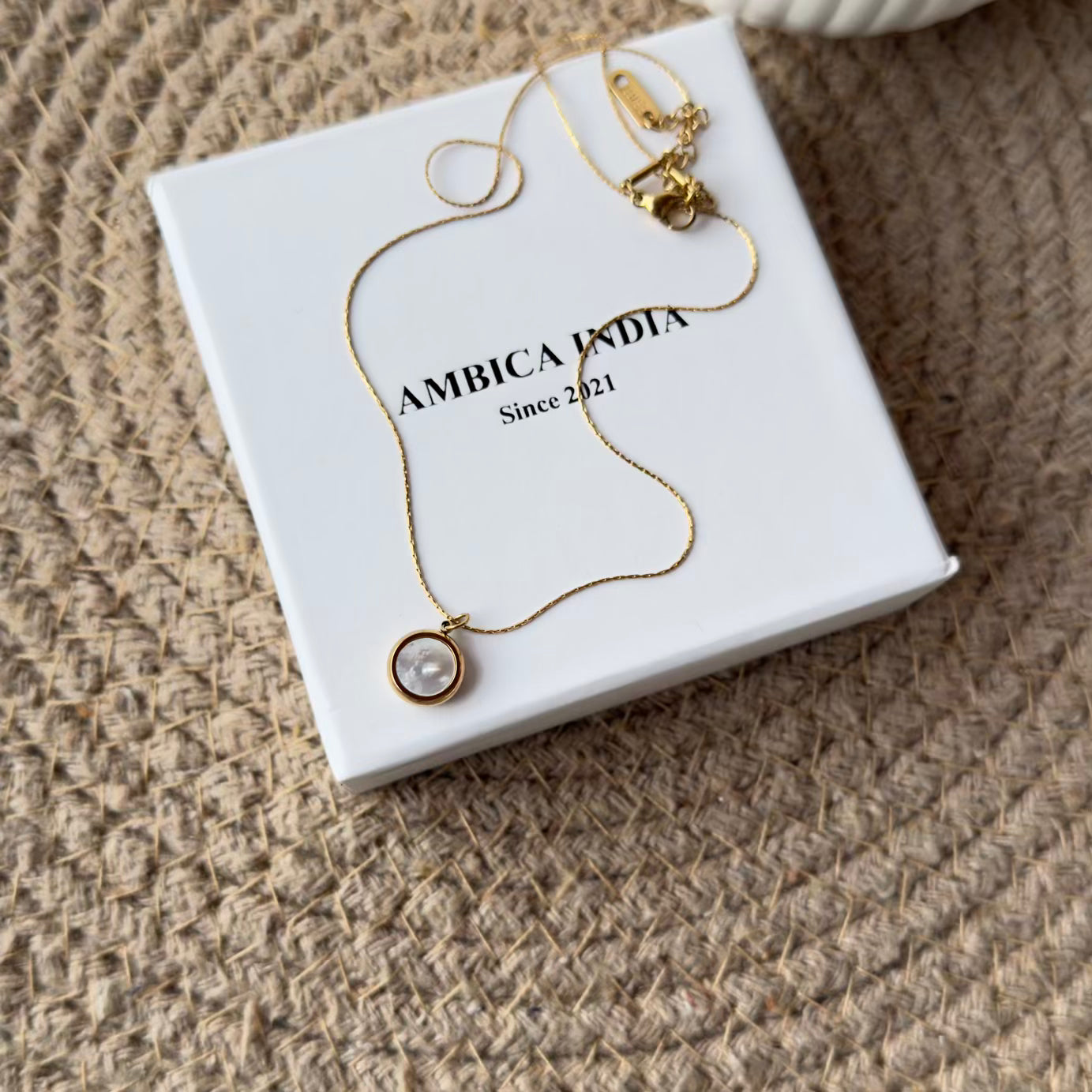 Small round mother pearl necklace