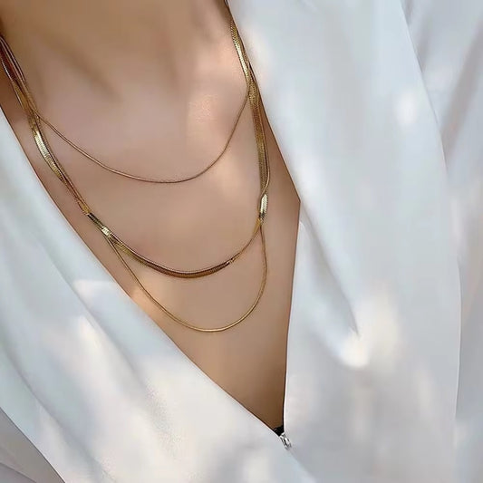 Triple layered snake necklace