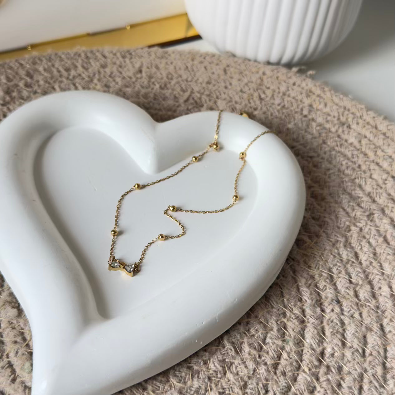 Heart bow necklace