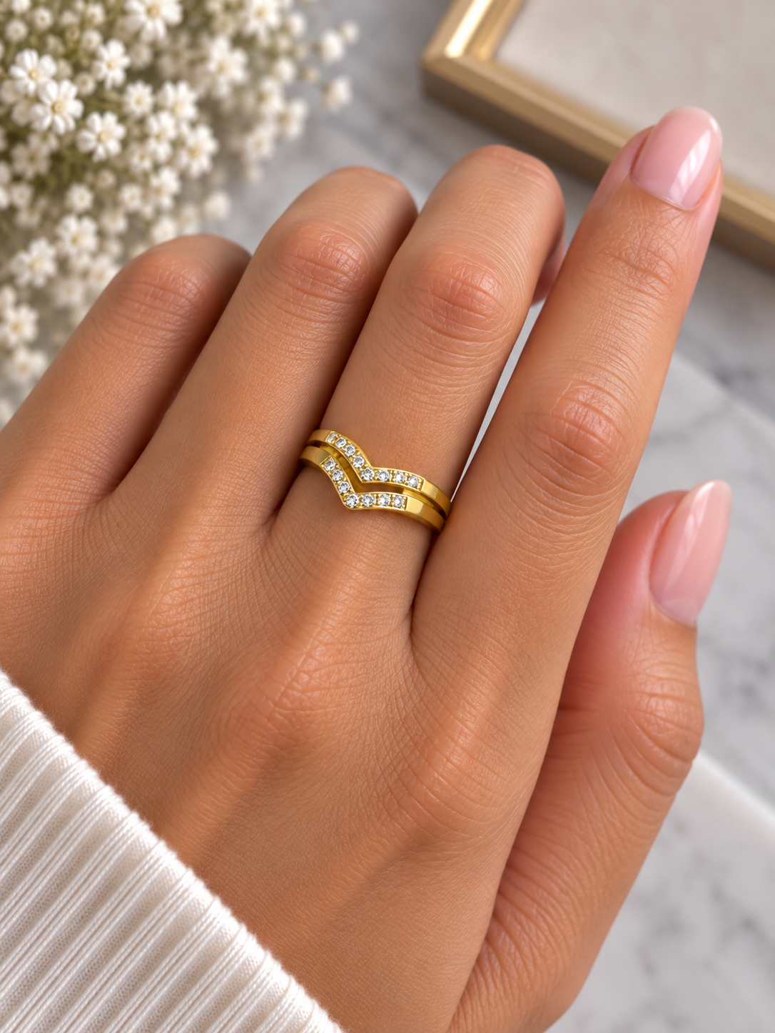 V studded ring