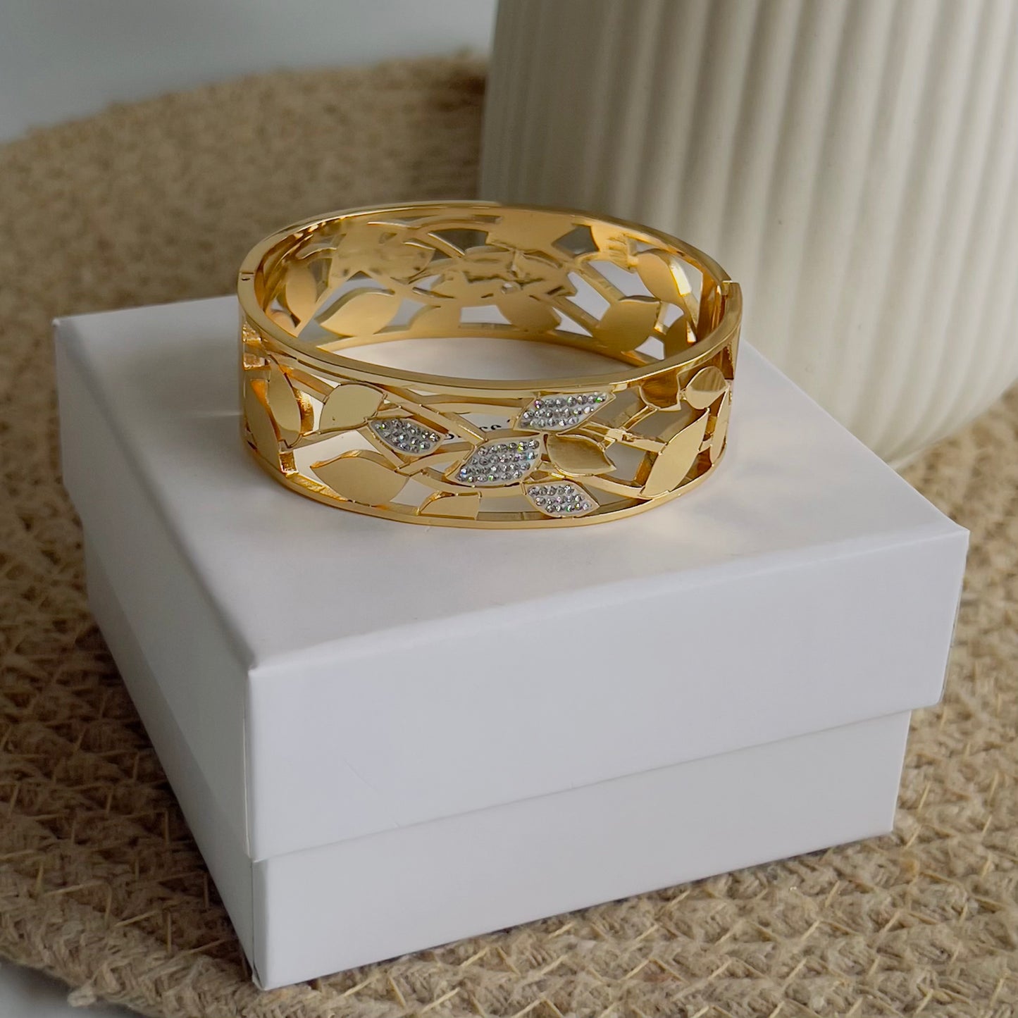 Leaf bracelet