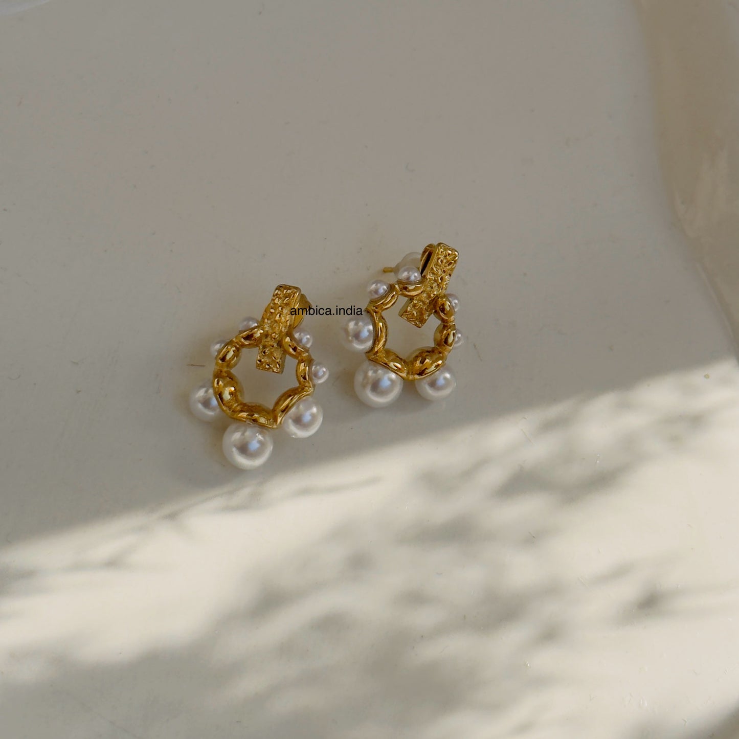 Classic Pearl earrings