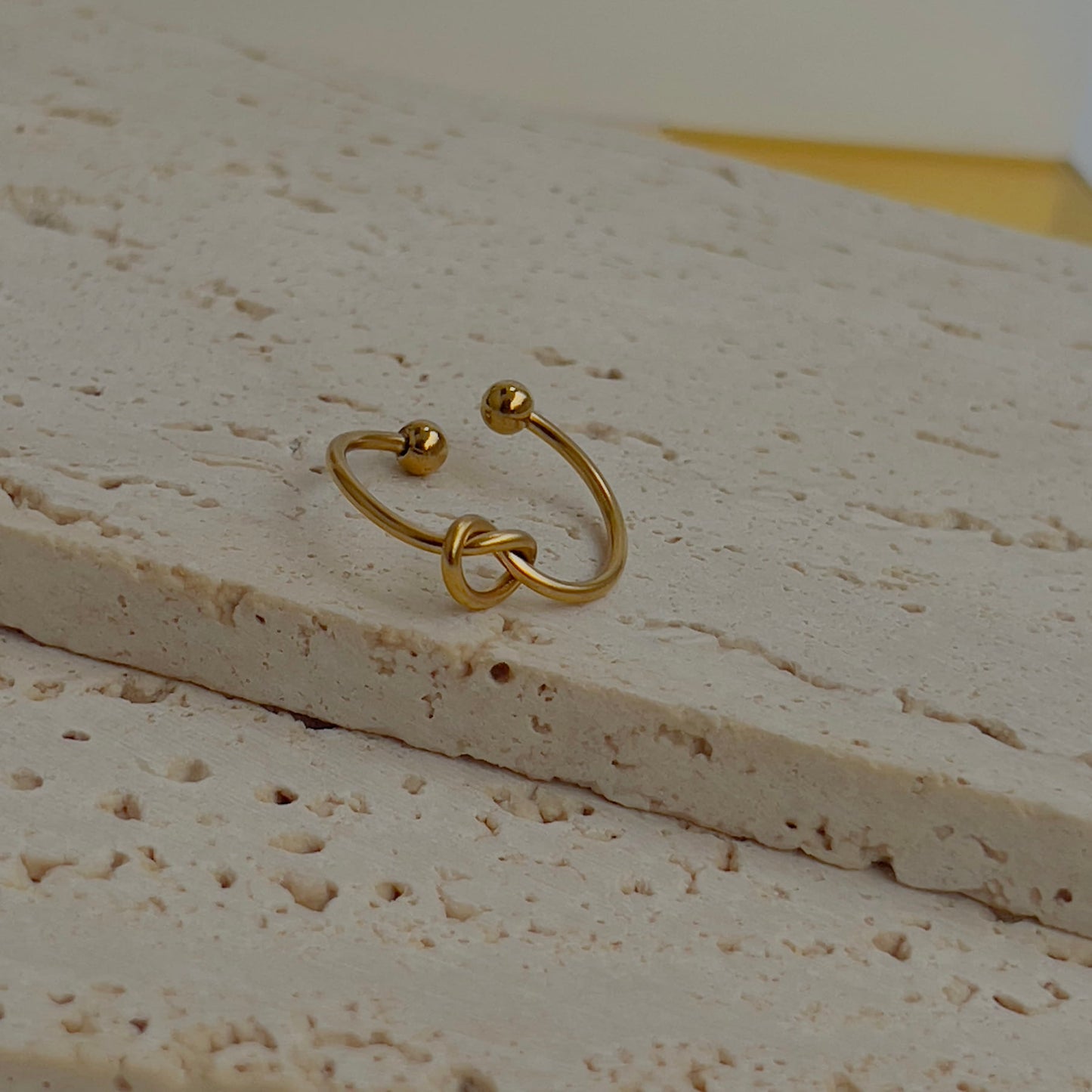 Knot adjustable ring