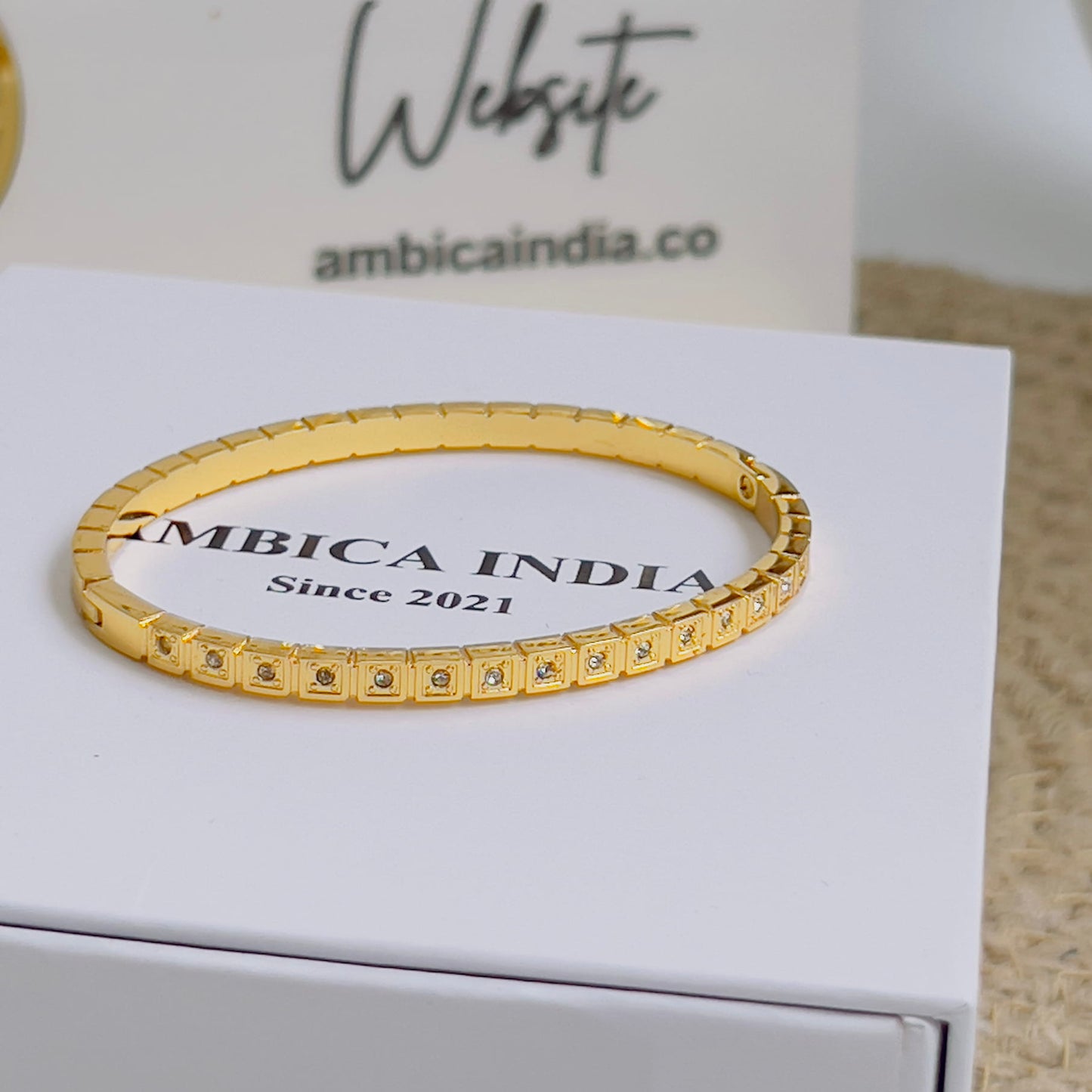 Cube with crystal bracelet