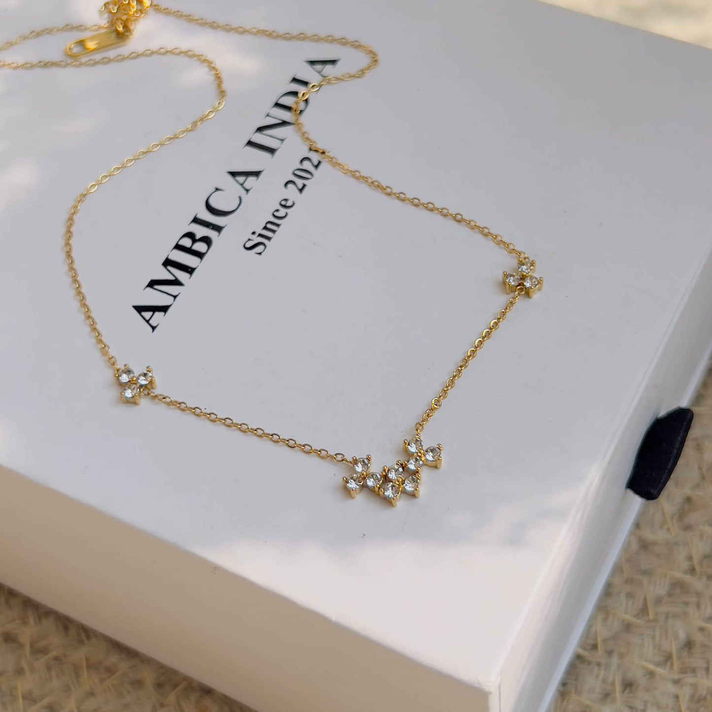 Flower white minimal necklace