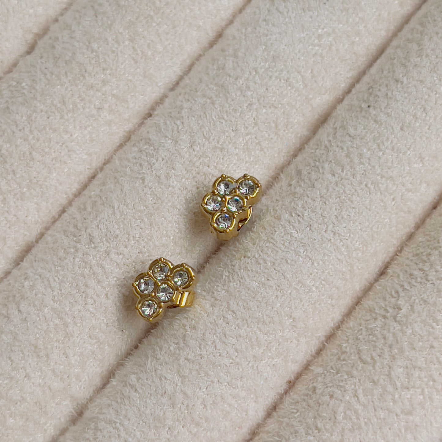 Flower earrings white crystal