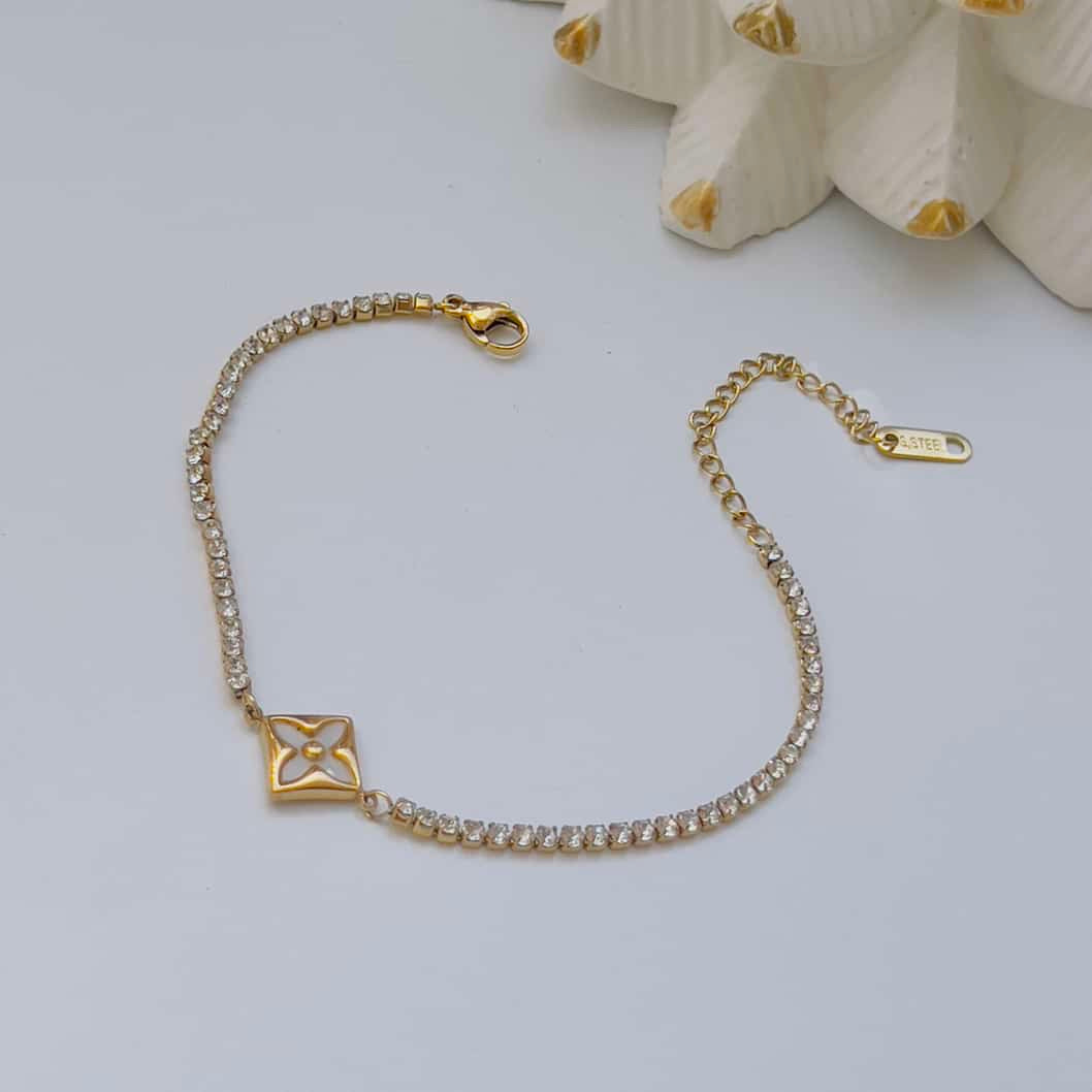 Clover with small crystal bracelet