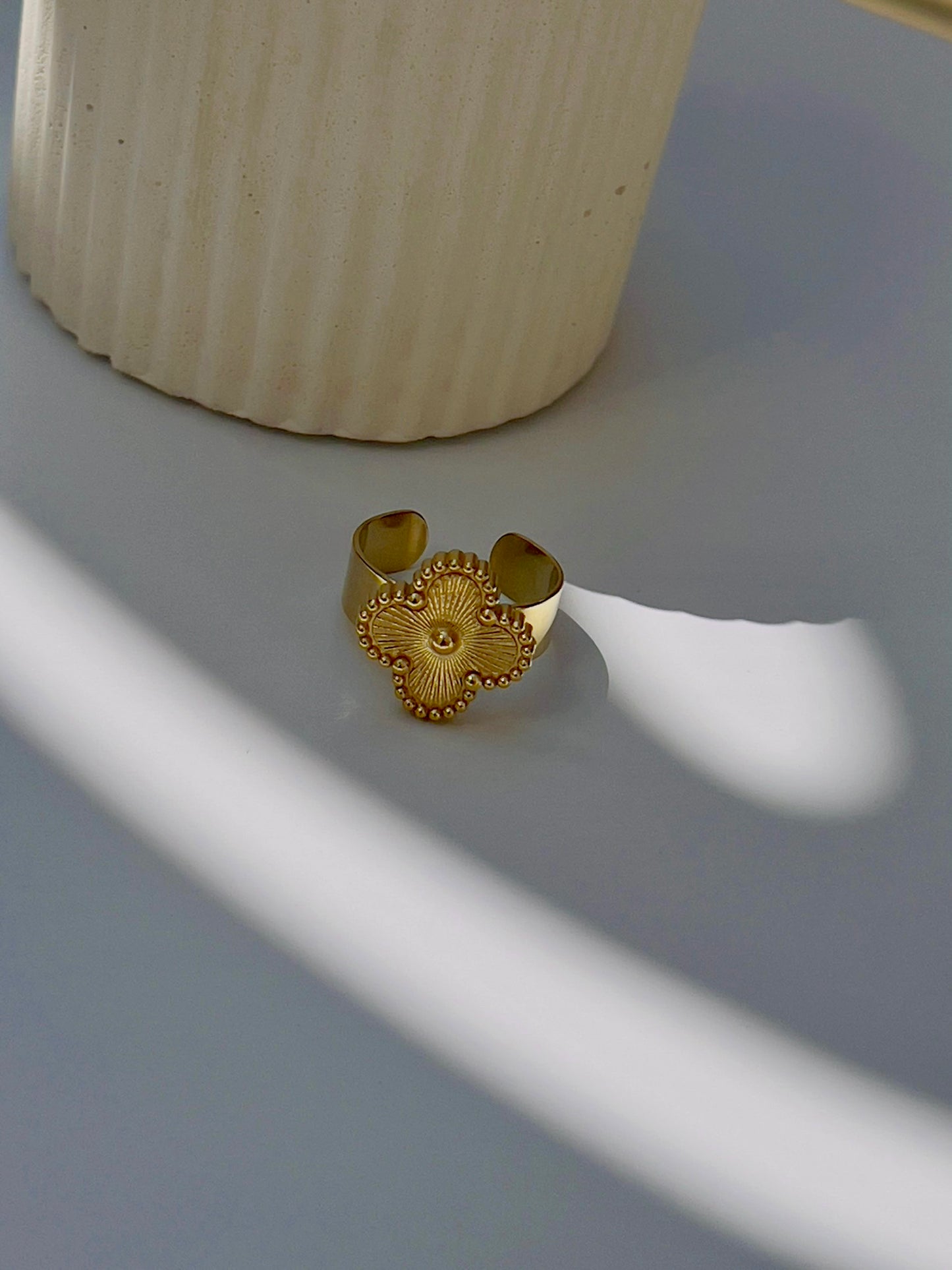 Clover ring adjustable