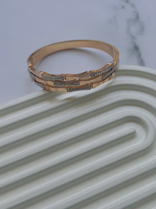 Thick line Studded bracelet