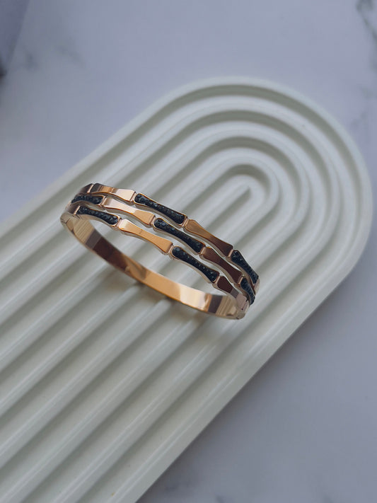 Thick line Studded black bracelet