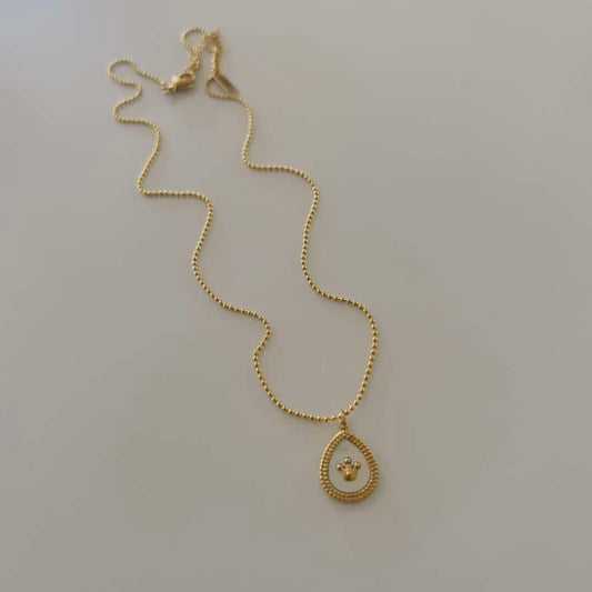 Oval crown necklace