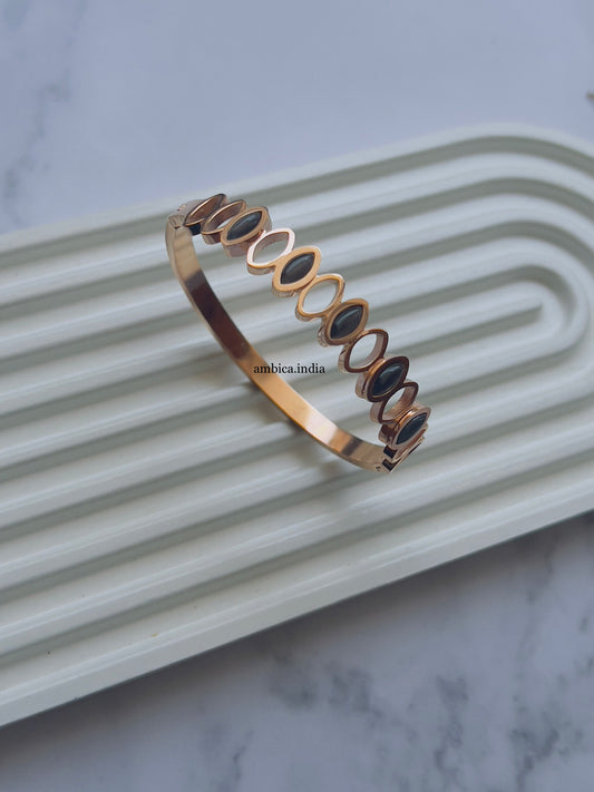 Oval crystal black bracelet
