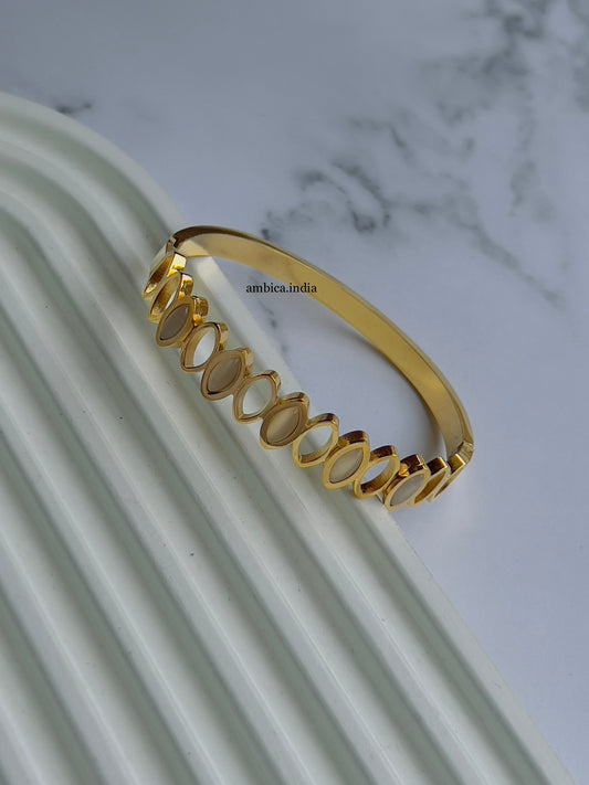 Oval peach colour stone bracelet