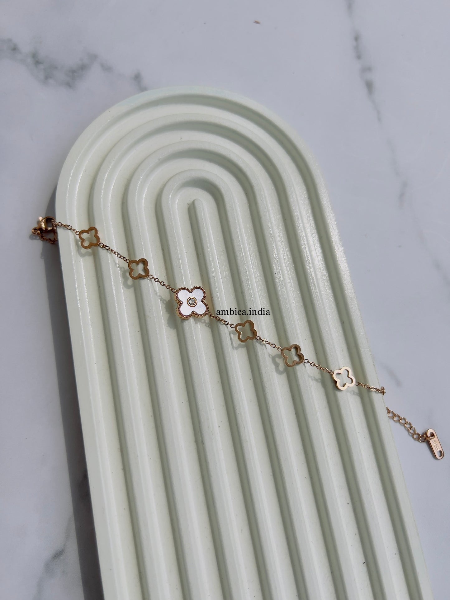 White clovers bracelet