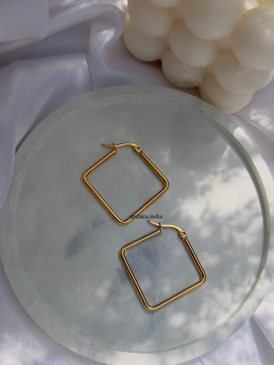 Square hoops 18k gold plated