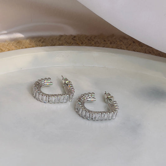 Oval crystal earrings