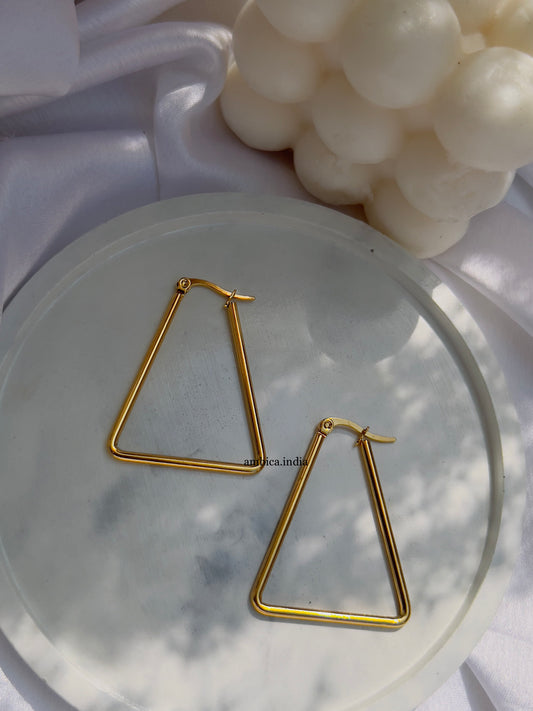 Triangle plain hoops 18k gold plated