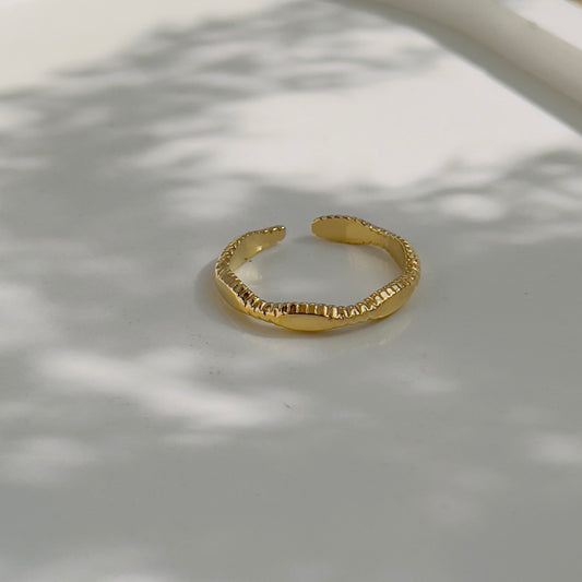 Thin band ring