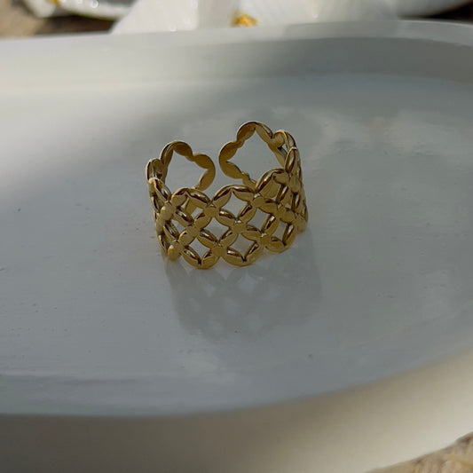 Thick band ring