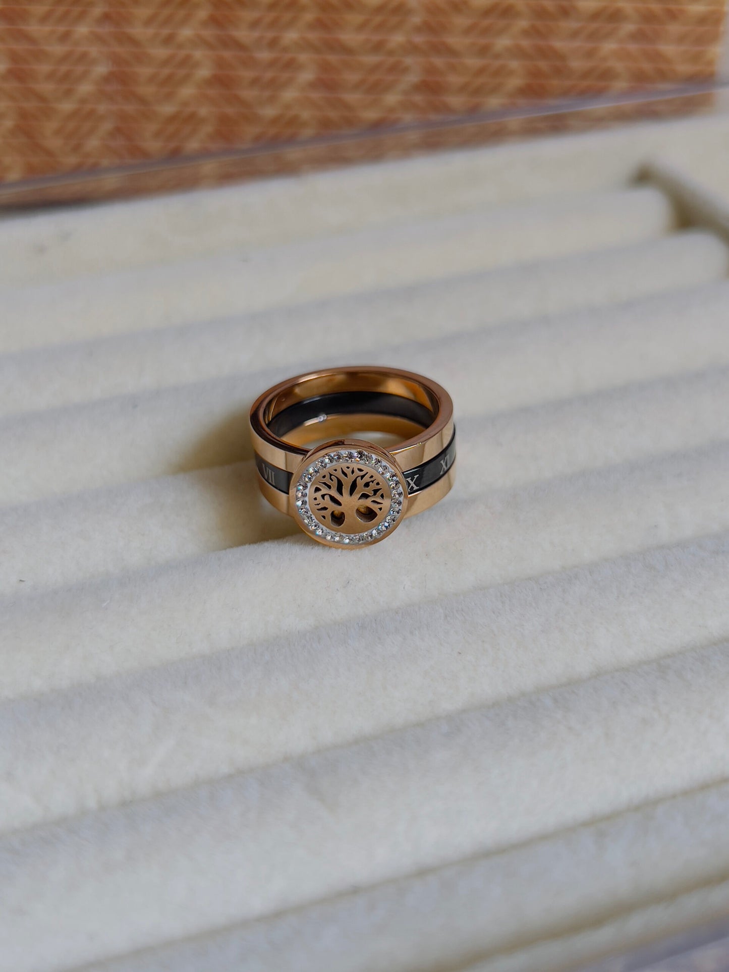Tree with roman ring