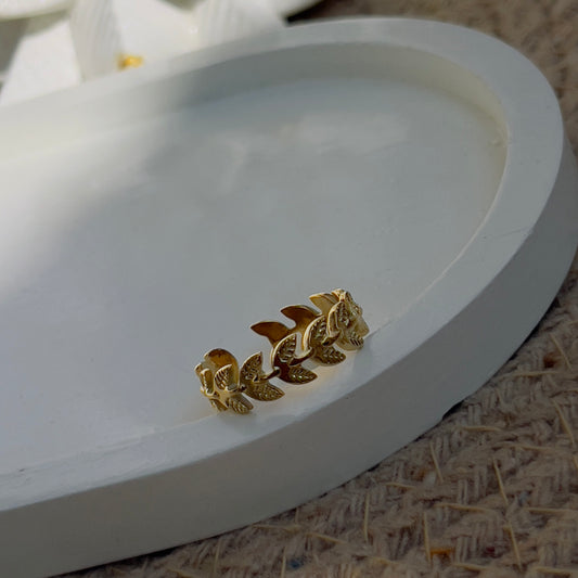 Leaf adjustable ring