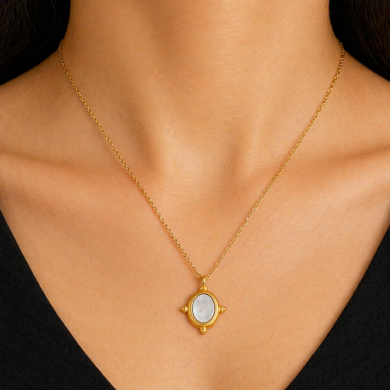 Luna oval necklace
