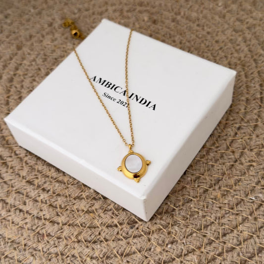 Luna oval necklace