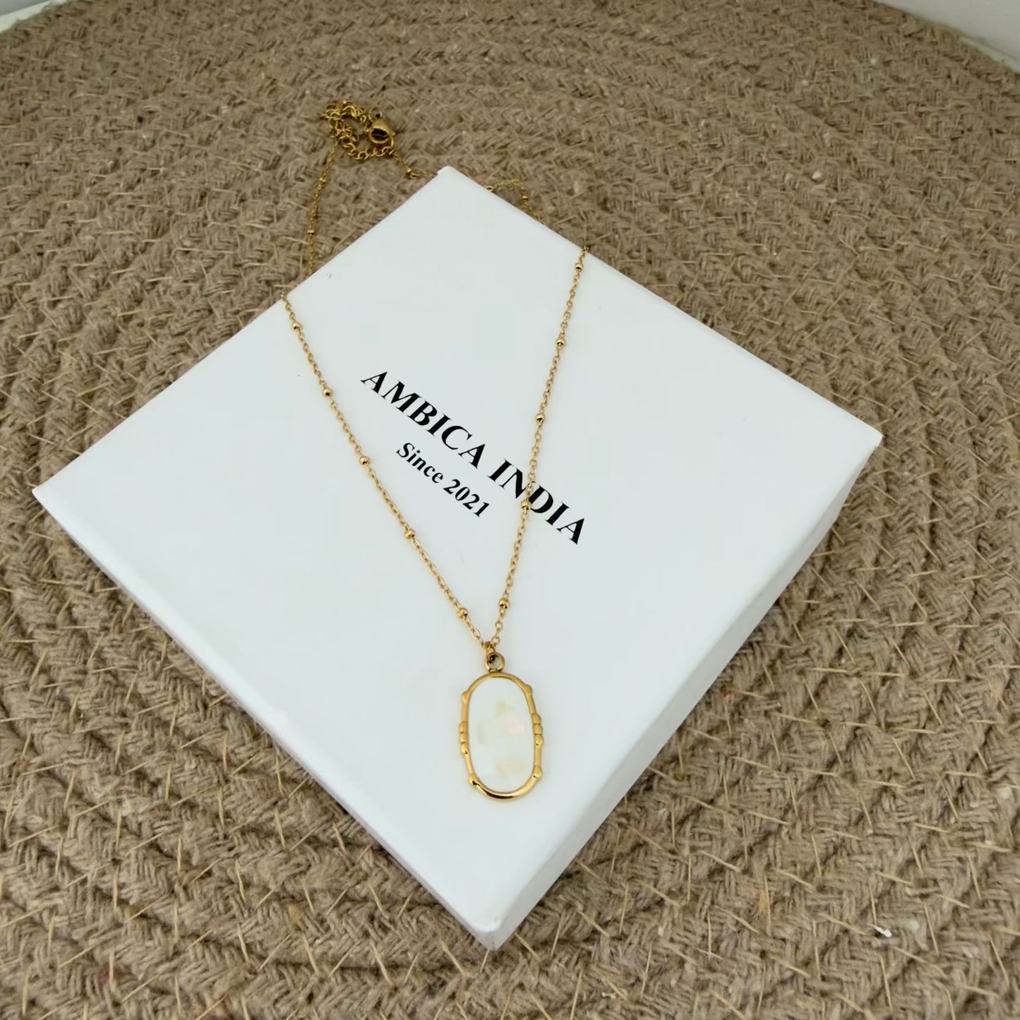 Oval necklace