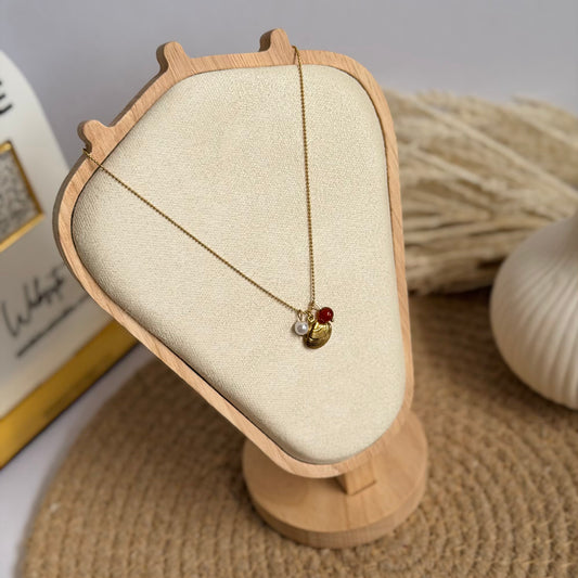 Shell with pearl necklace