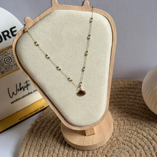 Thin chain shell necklace