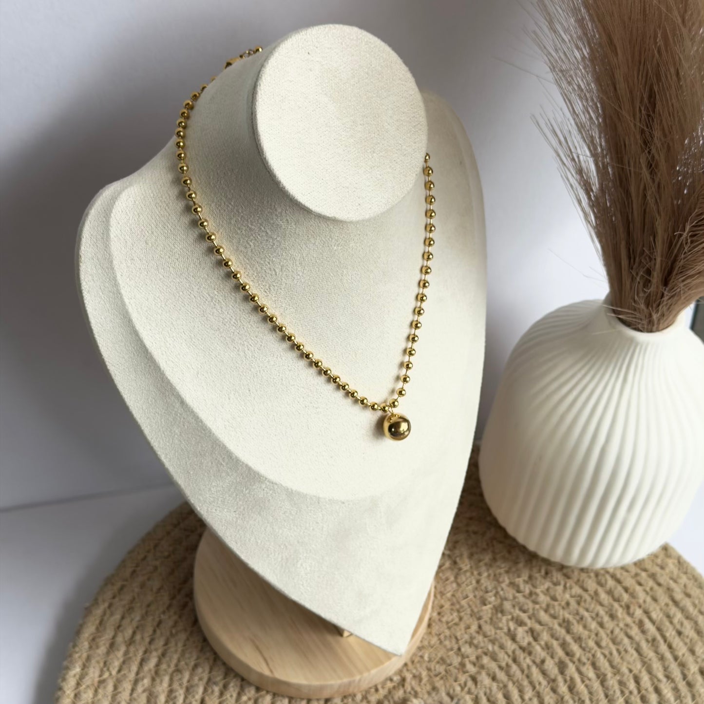 Ball necklace