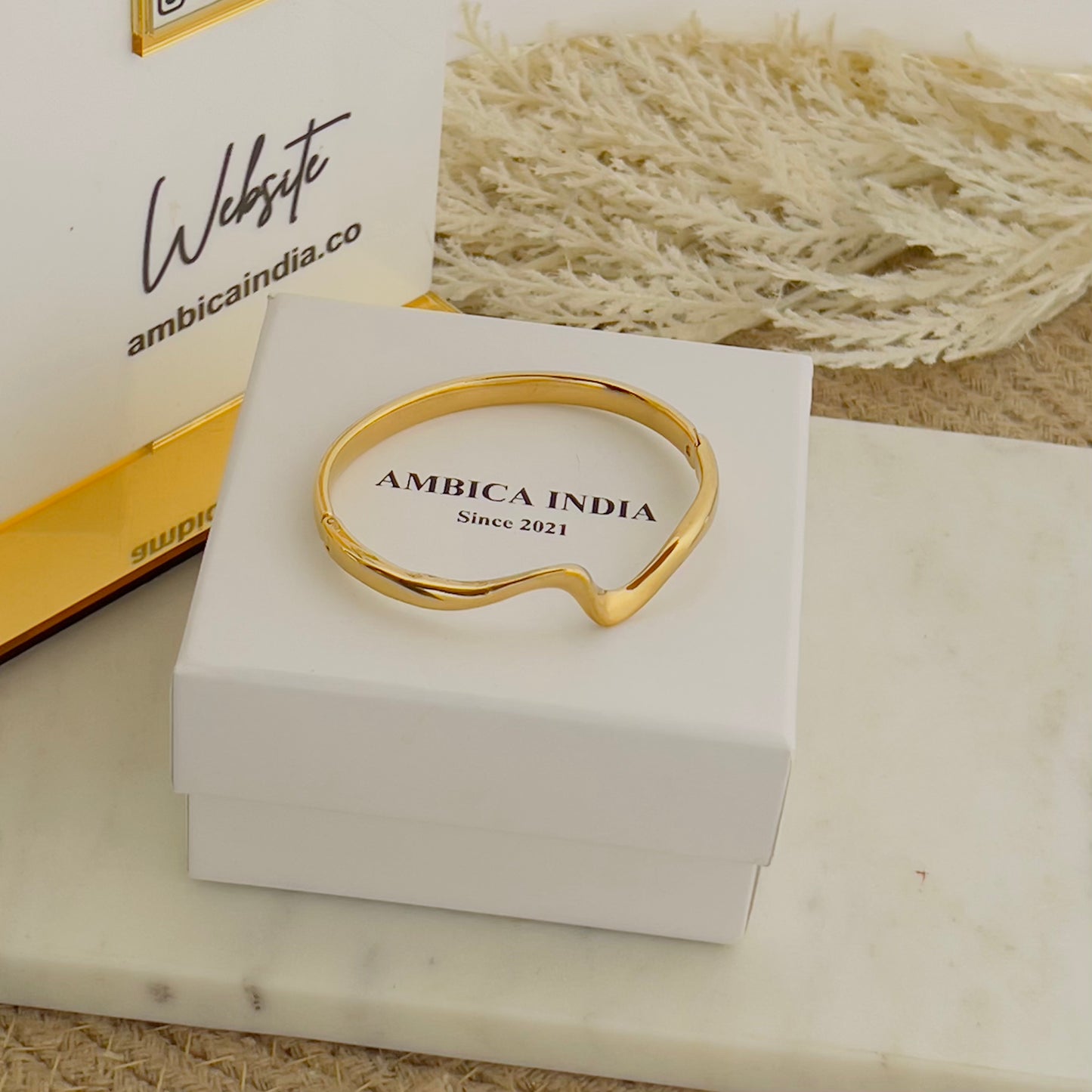 Wavy cuff