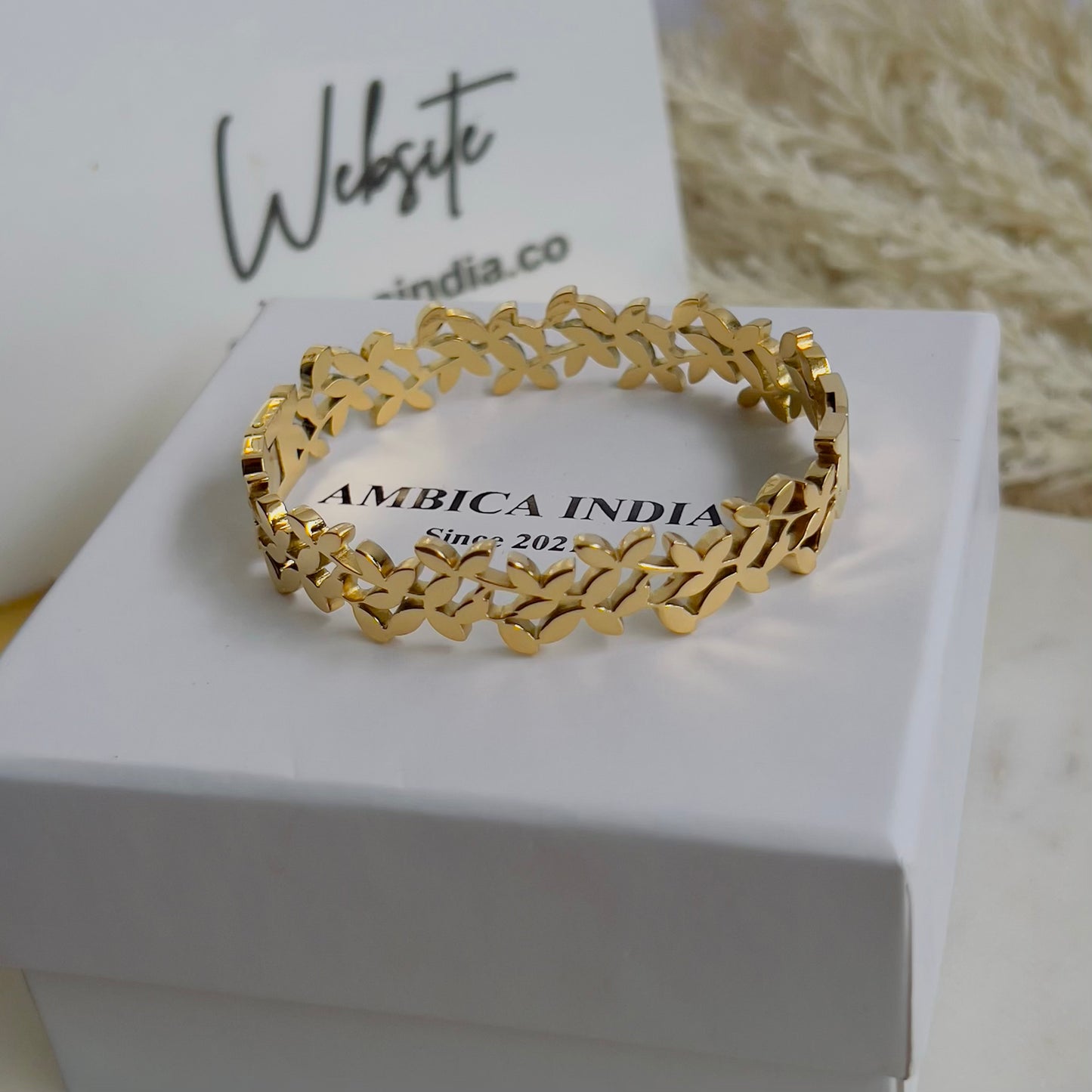 Leafy bracelet
