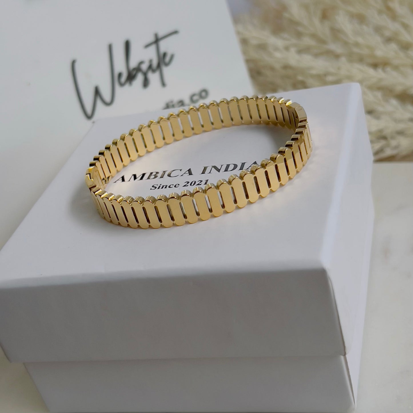 Classic bracelet