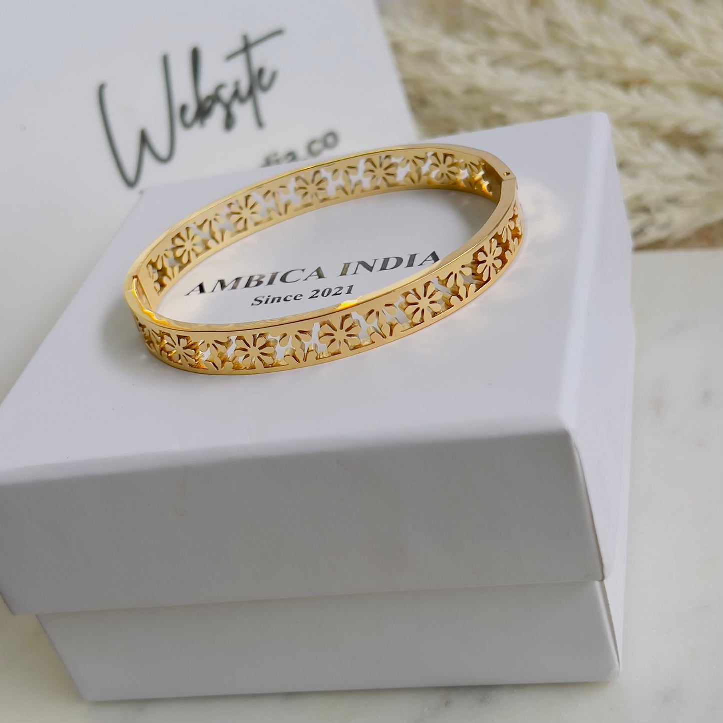Flower bracelet